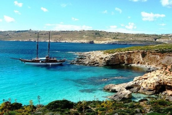 Пляжный отдых на острове Комино (Мальта)