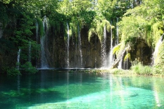 Почему Плитвицкие озера (Хорватия) пользуются популярностью?