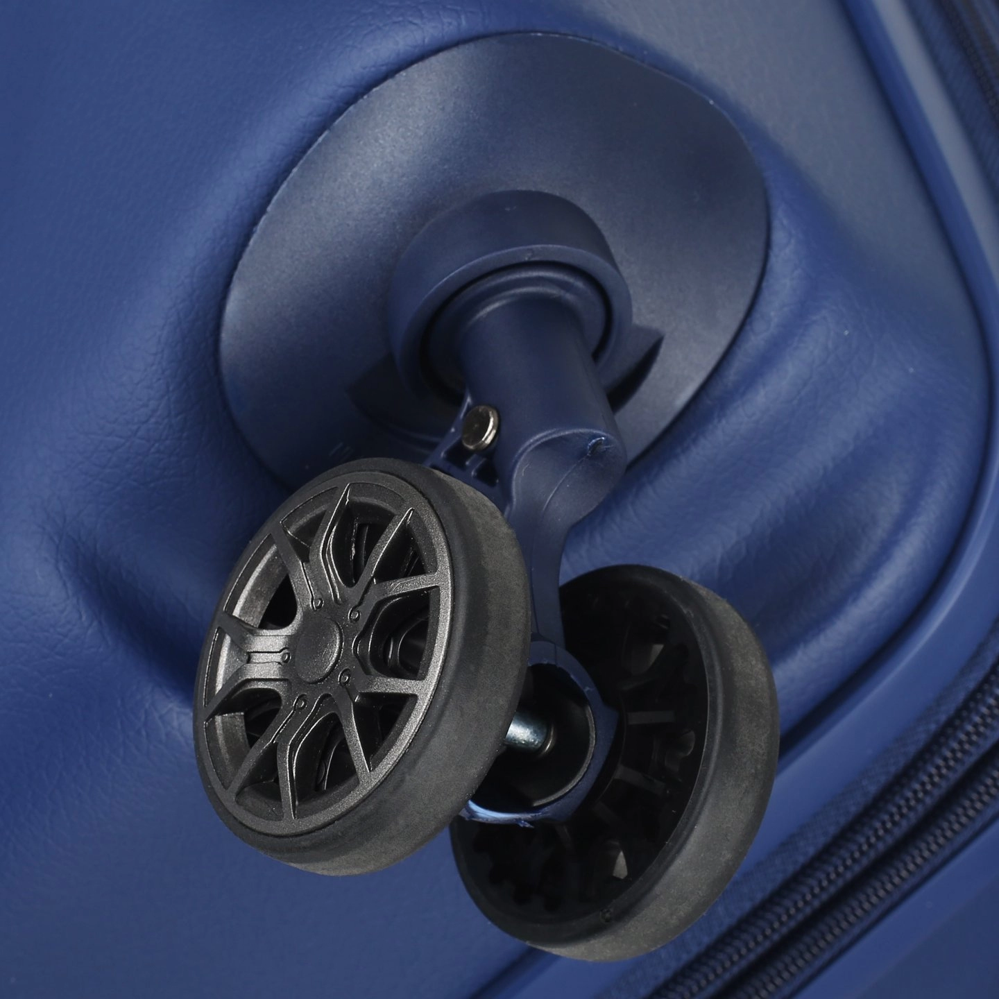 Чемодан Eberhart Riviera средний М поликарбонат + имитация под кожу (покрытие TPO) синий 06R-011-424 купить цена 58500.00 ₽